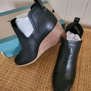 Women's TOM'S Kallie leather booties. Black Sz 6.5
